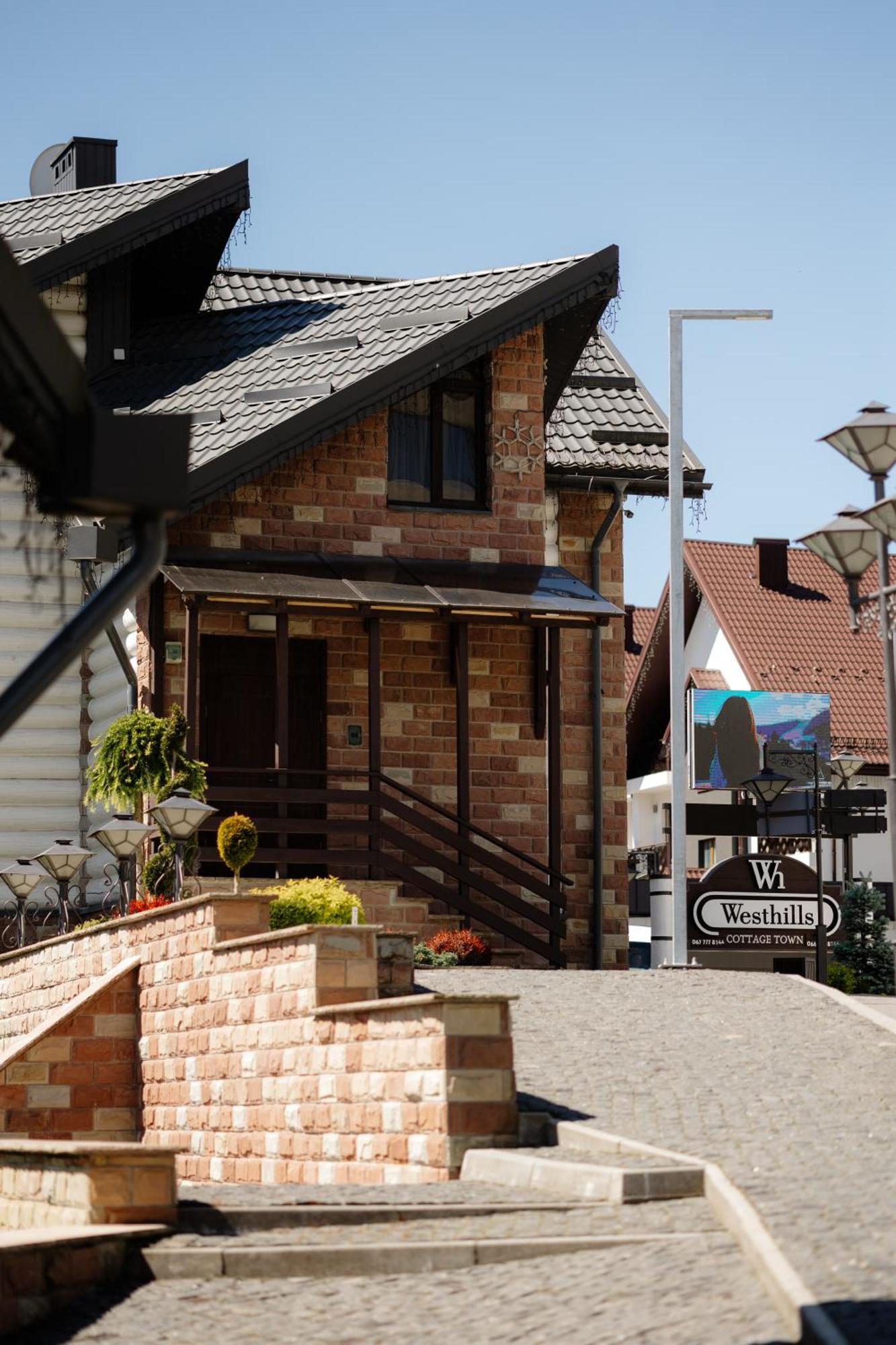 Westhills Cottage Town & Spa บูโคเวล ภายนอก รูปภาพ