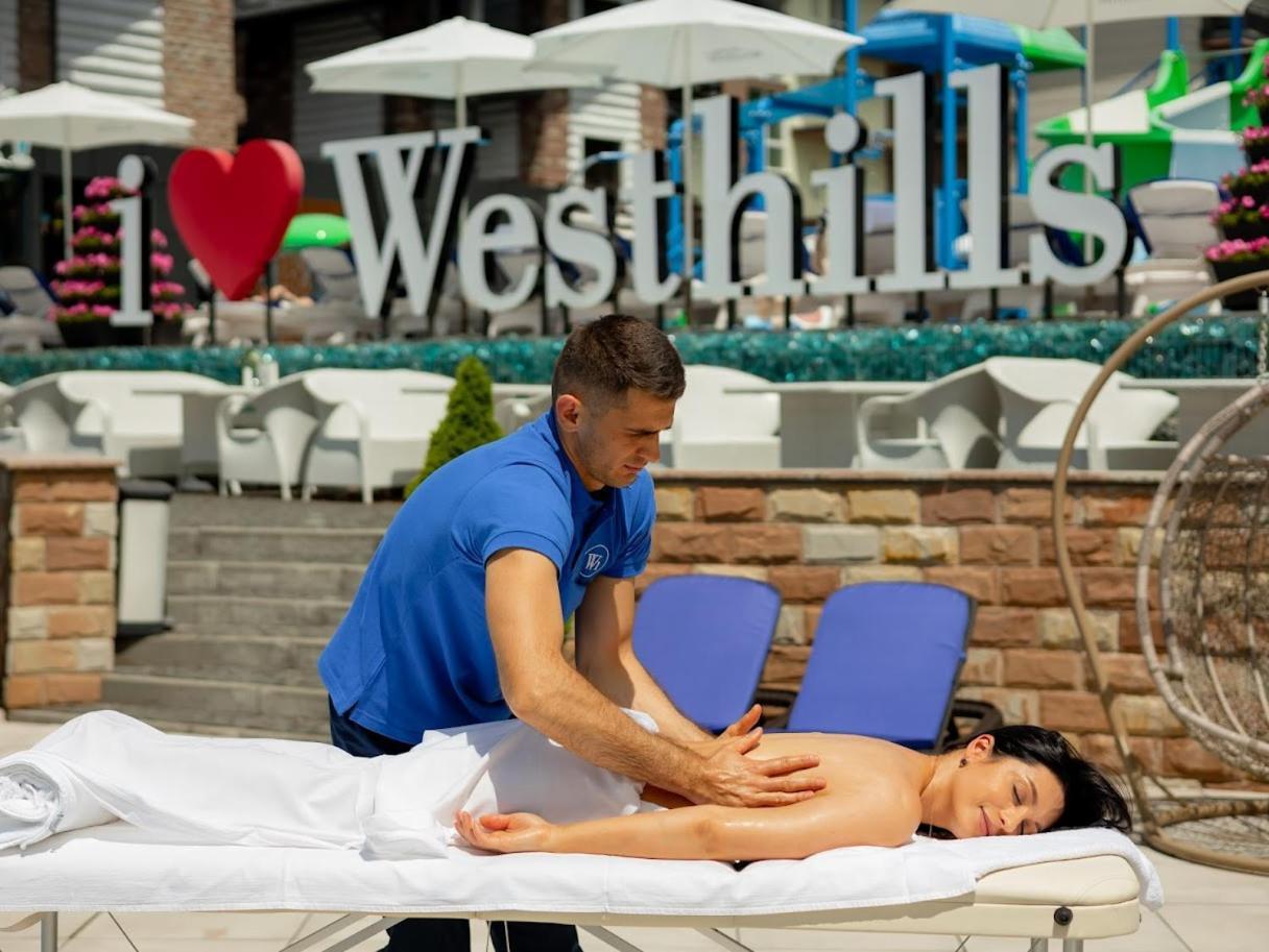 Westhills Cottage Town & Spa บูโคเวล ภายนอก รูปภาพ
