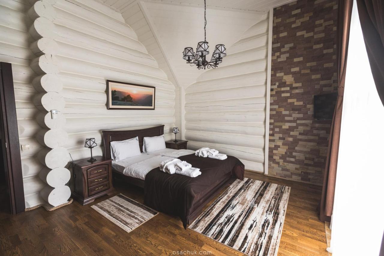 Westhills Cottage Town & Spa บูโคเวล ภายนอก รูปภาพ