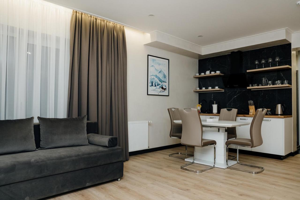 Westhills Cottage Town & Spa บูโคเวล ภายนอก รูปภาพ